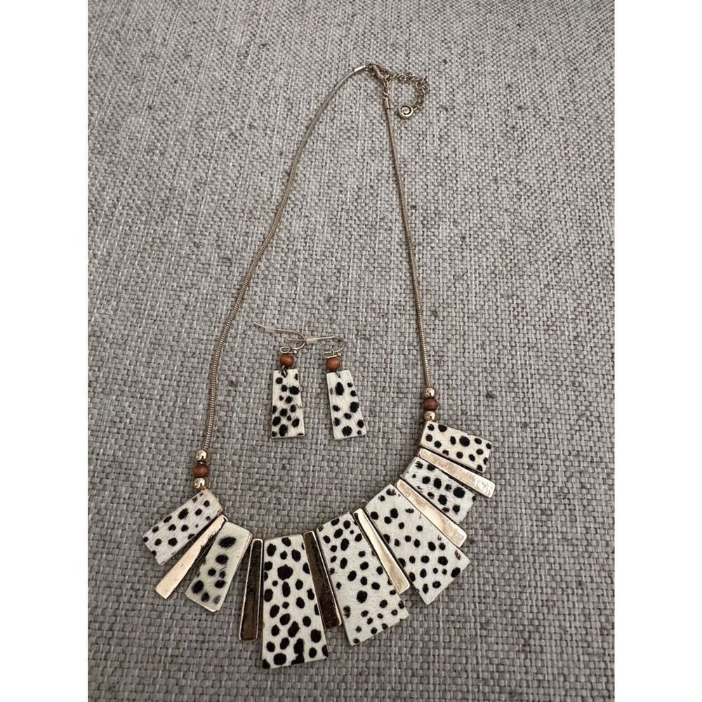 C1946 Necklace and Earring Set